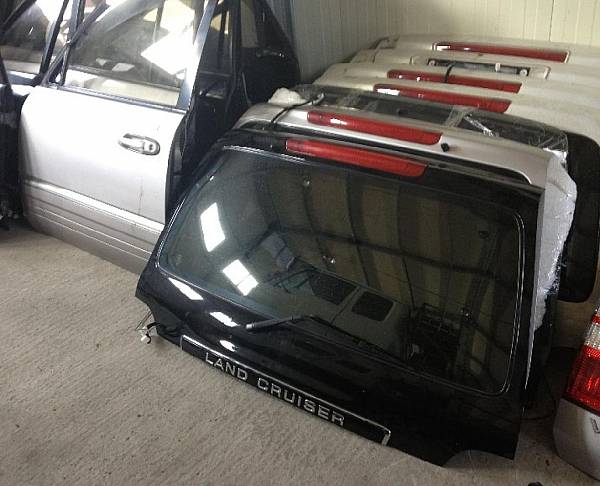 двери багажника ленд крузер 100. крышка багажника ленд крузер 100. ленд крузер 100 задняя крышка багажника. нижняя обшивка багажника ленд крузер 100. двери багажника тойота ленд крузер 100.