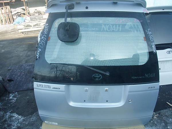 Багажник таун айс. Тоита задняя дверь стекло Таун Эйс Ноан 1998. Тойота Ноах крышка багажника. Toyota Noah крышка багажника. Задняя дверь на Таун айс Ноах.